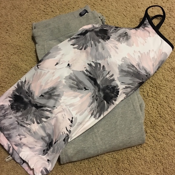 Fabletics Tops - Fabletics top with built in bra